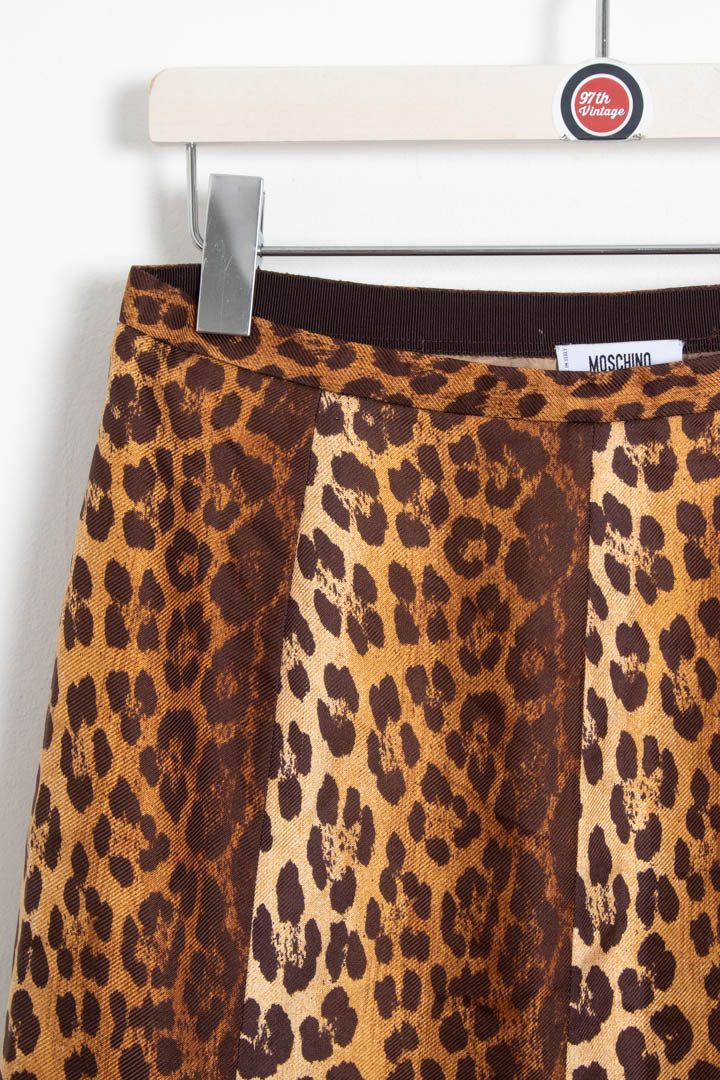 Women's Moschino Leopard Print Structured Gored Silk Skirt (UK 10) imagen 6