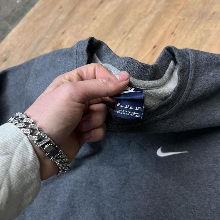 Vintage Nike Swoosh Embroidered Graphic Sweatshirt image 6