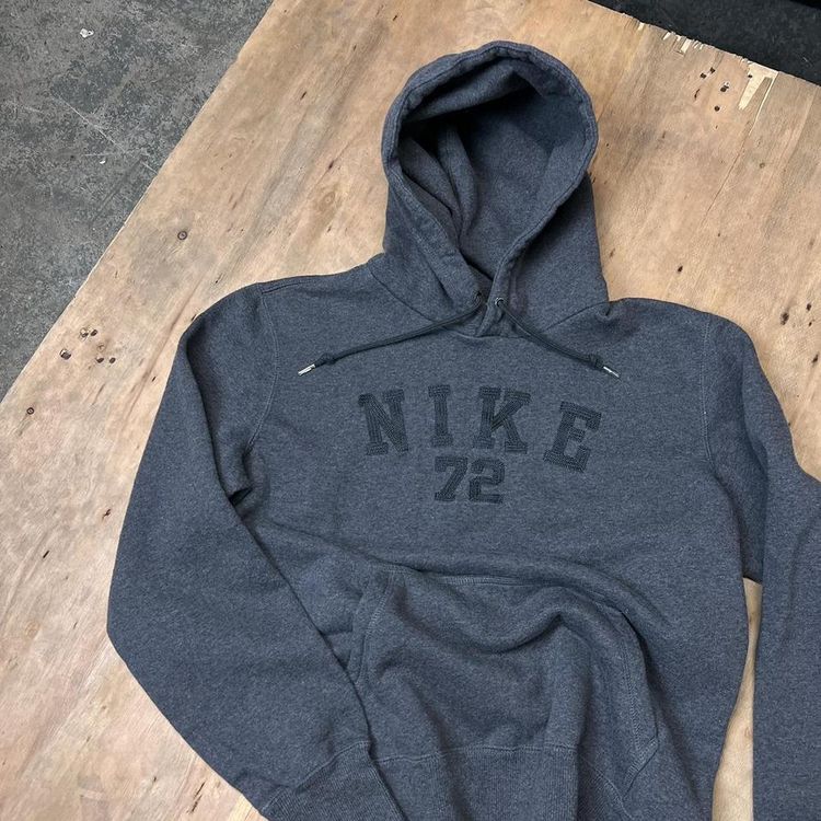 Vintage Nike Club 1972 Embroidered Hoodie imagen 3