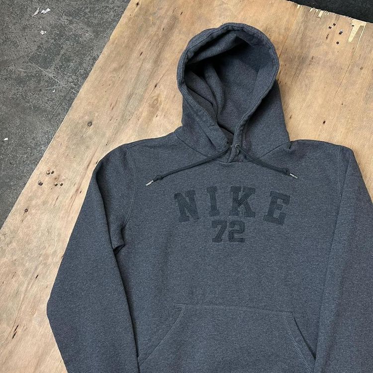 Vintage Nike Club 1972 Embroidered Hoodie imagen 4