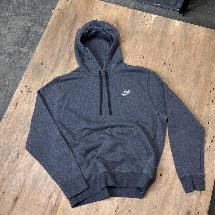 Like New Nike Club Embroidered Logo Hoodie imagen 3