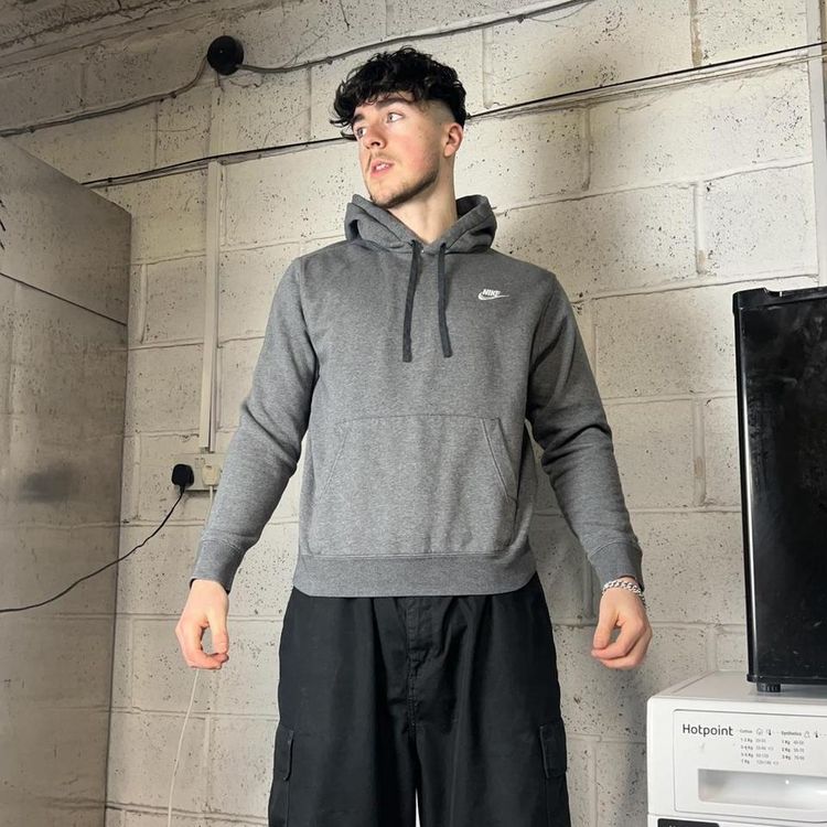 Like New Nike Club Embroidered Logo Hoodie imagen 4
