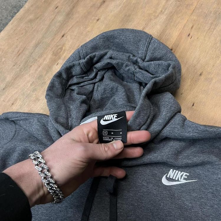 Like New Nike Club Embroidered Logo Hoodie imagen 5