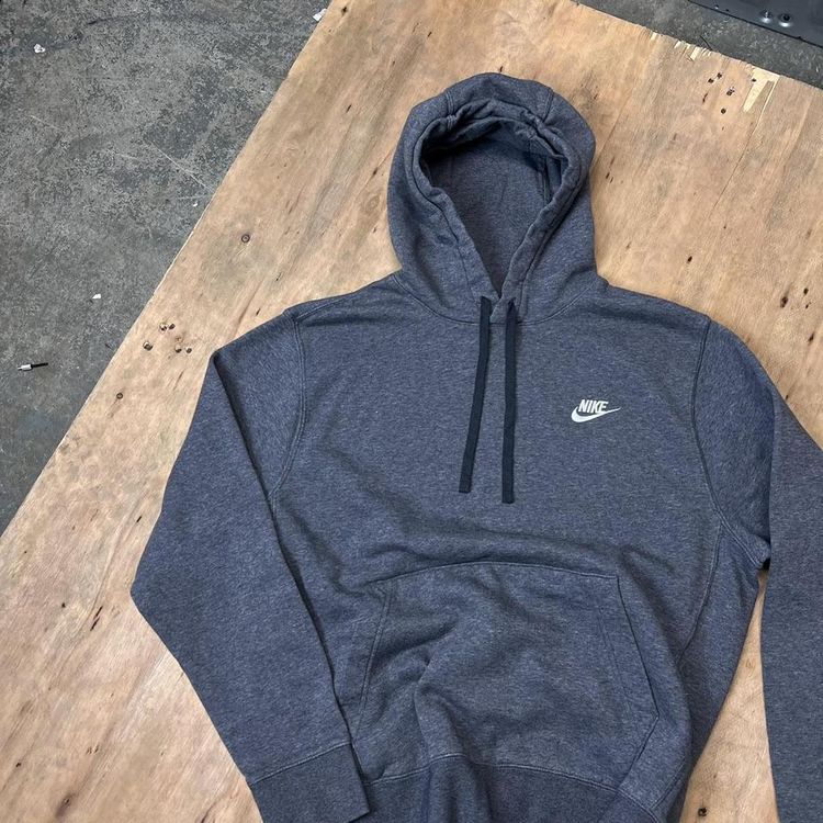 Like New Nike Club Embroidered Logo Hoodie imagen 6