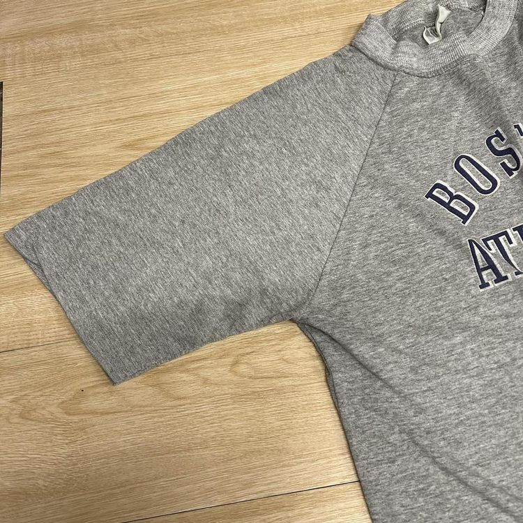 Vintage 90s Boston graphic print grey tshirt. 4