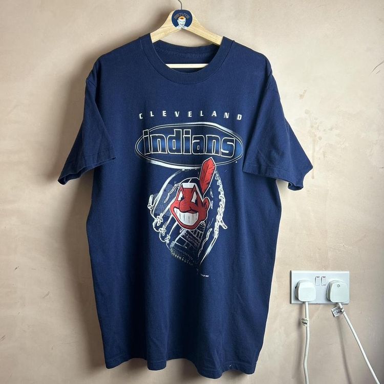 Vintage MLB 1997 Cleveland Indians graphic t shirt