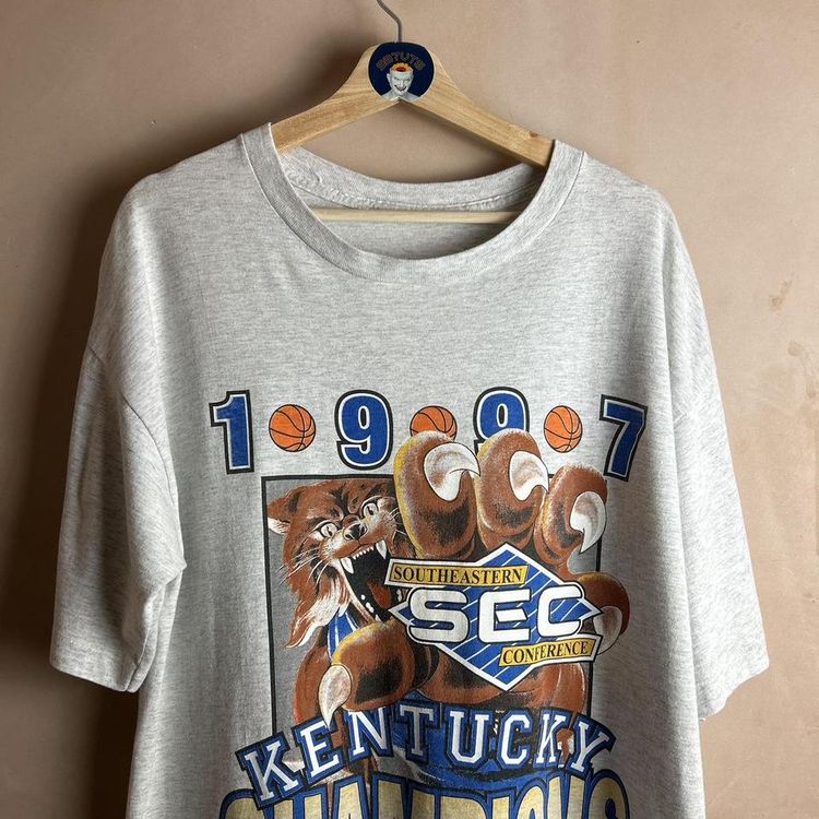 Vintage USA college basketball 1997 Kentucky Wildcats champions graphic t shirt 2
