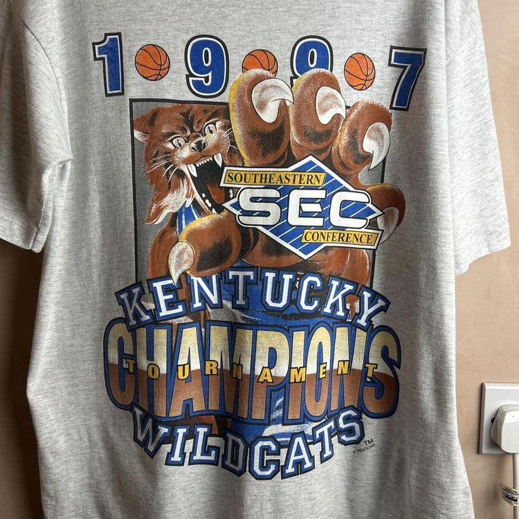 Vintage USA college basketball 1997 Kentucky Wildcats champions graphic t shirt 3