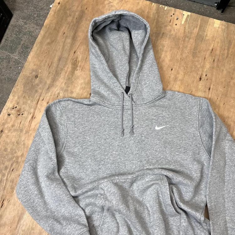 Like New Nike Swoosh Embroidered Logo Hoodie image 3