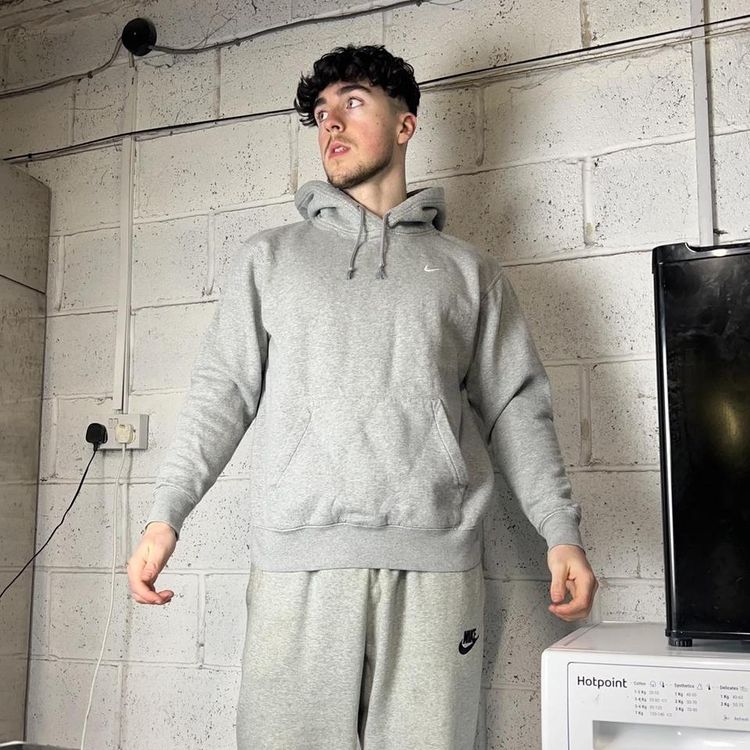 Like New Nike Swoosh Embroidered Logo Hoodie image 6
