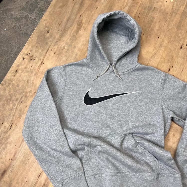 Vintage Nike Swoosh Embroidered Graphic Hoodie imagen 4