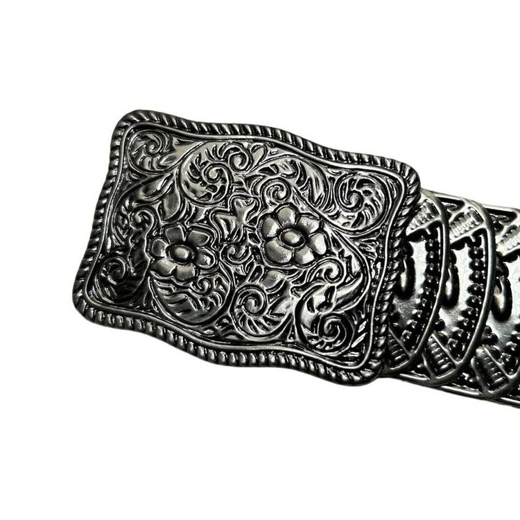 Vintage silver metal scale belt with an embossed rectangular fastening image 2