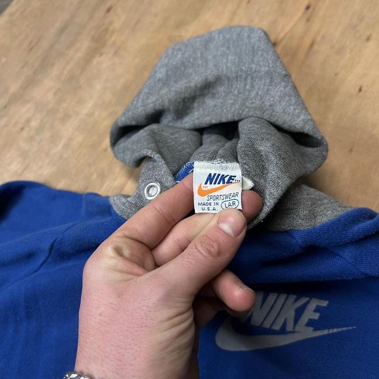 RARE Made in USA Nike 1980s Sportswear Hoodie imagen 5