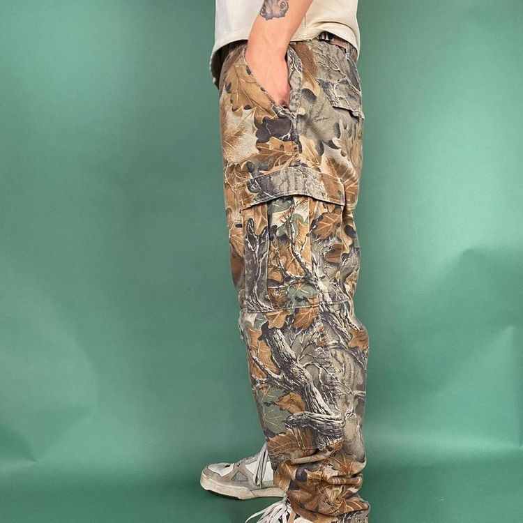 Immagine di Vintage realtree baggy cargo pants. 2