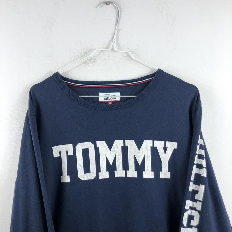 Navy vintage Tommy Hilfiger t shirt