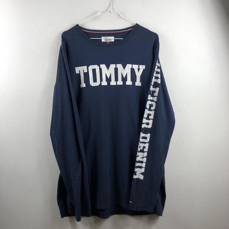 Navy vintage Tommy Hilfiger t shirt 2