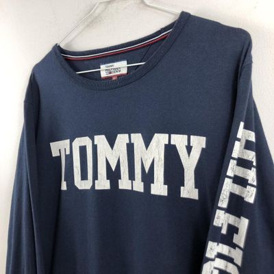 Navy vintage Tommy Hilfiger t shirt 3