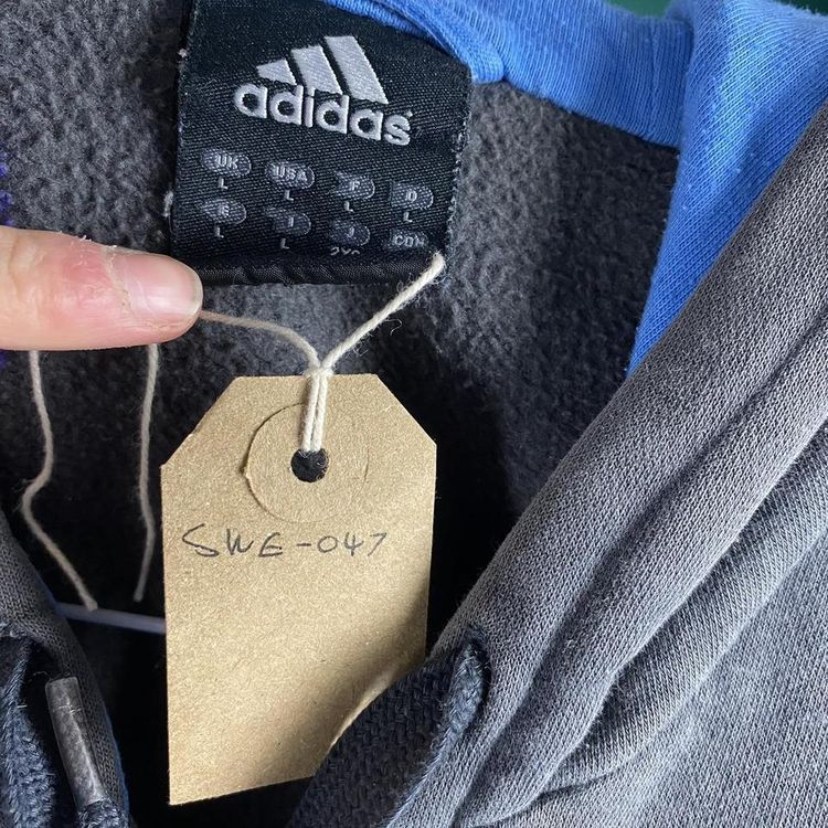 Immagine di Vintage y2k adidas zip up hoodie blue grey. 4