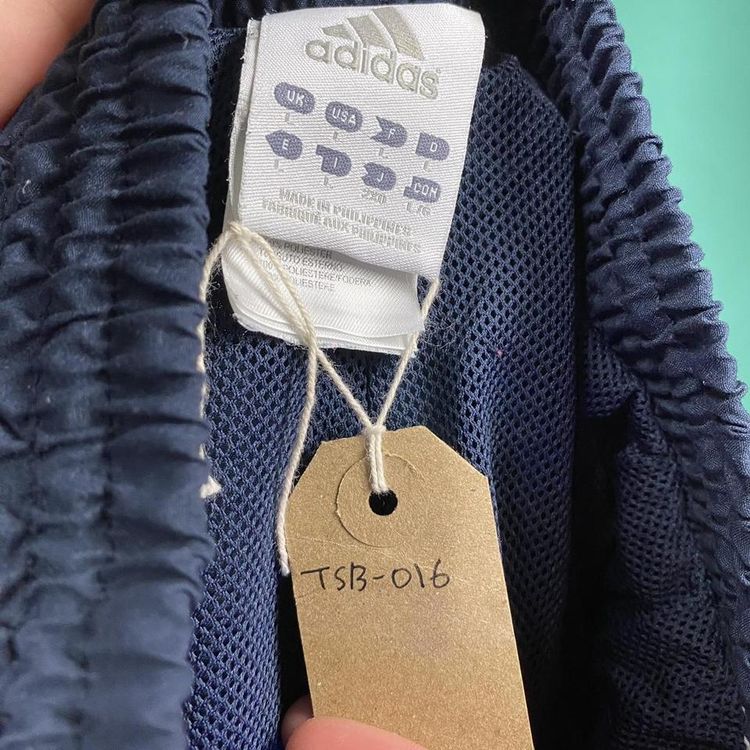 Immagine di Vintage y2k adidas shell tracksuit bottoms track pants navy. 5
