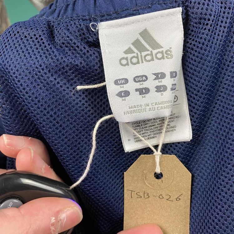 Immagine di Vintage y2k adidas track pants tracksuit bottoms navy. 5