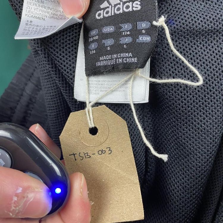 Immagine di Y2K adidas shell tracksuit bottoms track pants black. 4
