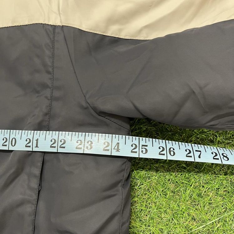 Immagine di Beige & dark grey Vintage Y2K Nike coat 5