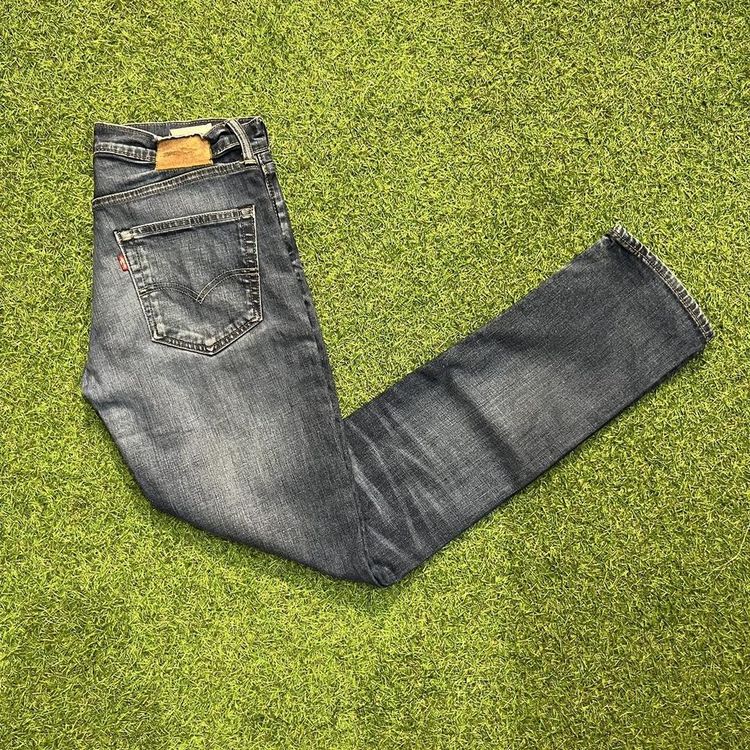 Navy Levis jeans