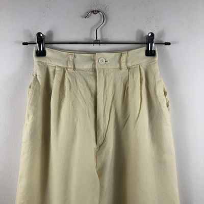 Yellow trousers 1