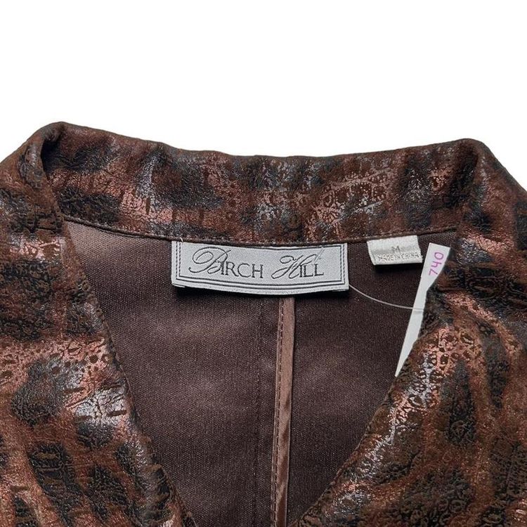 Fitted zip up and collared shiny leopard print jacket with two patch pockets image 5