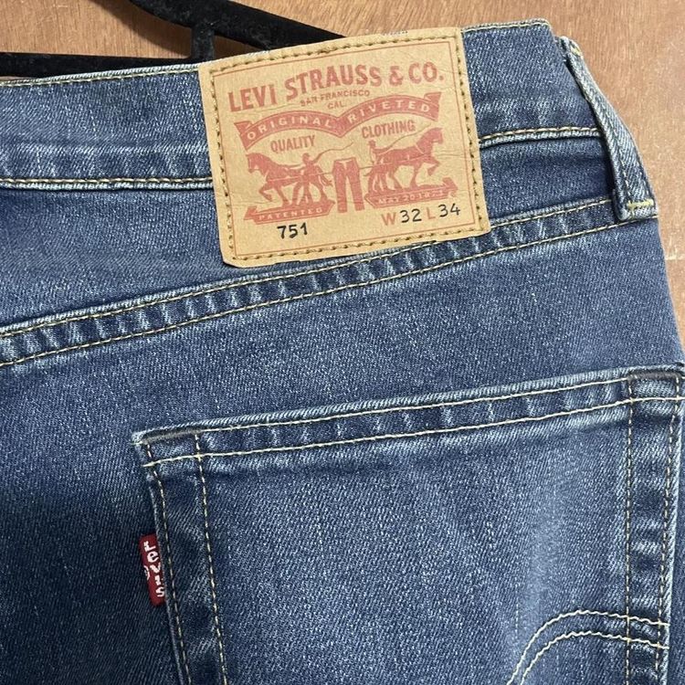 Levis Mens 751 Blue Denim Straight Fit Jeans 32W 34L Used. image 6