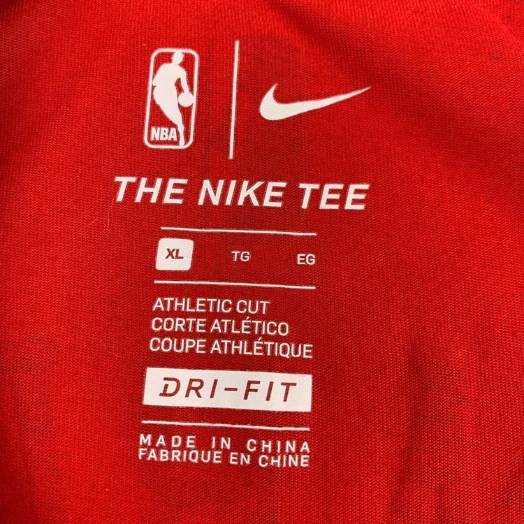 Nike NBA Philadelphia 76ers Embiid Double Graphic Athletic Tee Red XL image 3