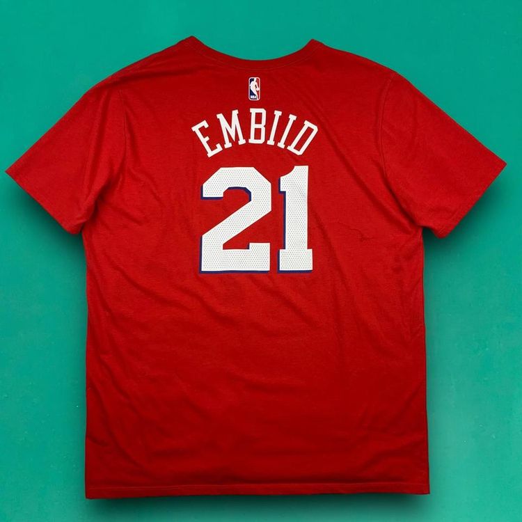 Nike NBA Philadelphia 76ers Embiid Double Graphic Athletic Tee Red XL image 6