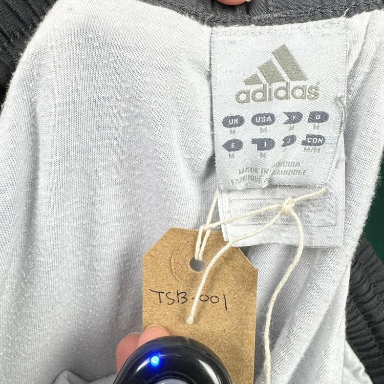 Immagine di Vintage y2k adidas shell baggy tracksuit bottoms / track pants grey. 5