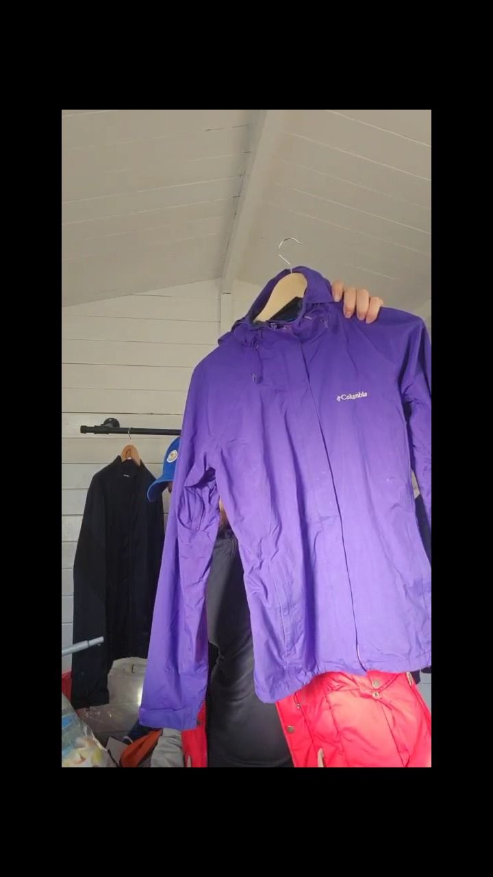 On Running womens colombia coat good condition mark on the mark size large product image