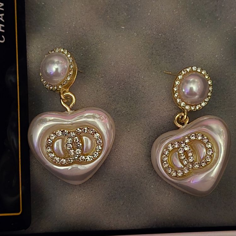Heart-Shaped Pearl Earrings With Rhinestone Detail