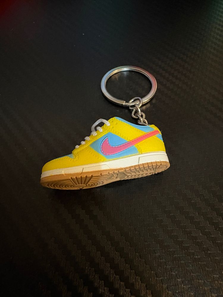 Nike low dunks Sneaker Keychains including pair and box image 2