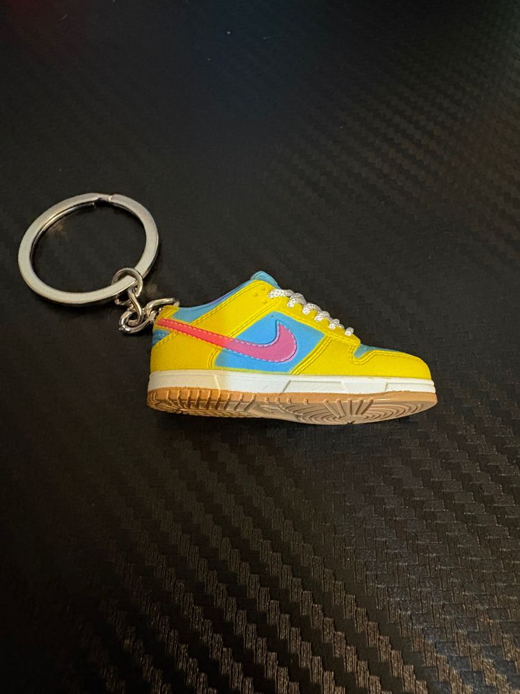 Nike low dunks Sneaker Keychains including pair and box image 3