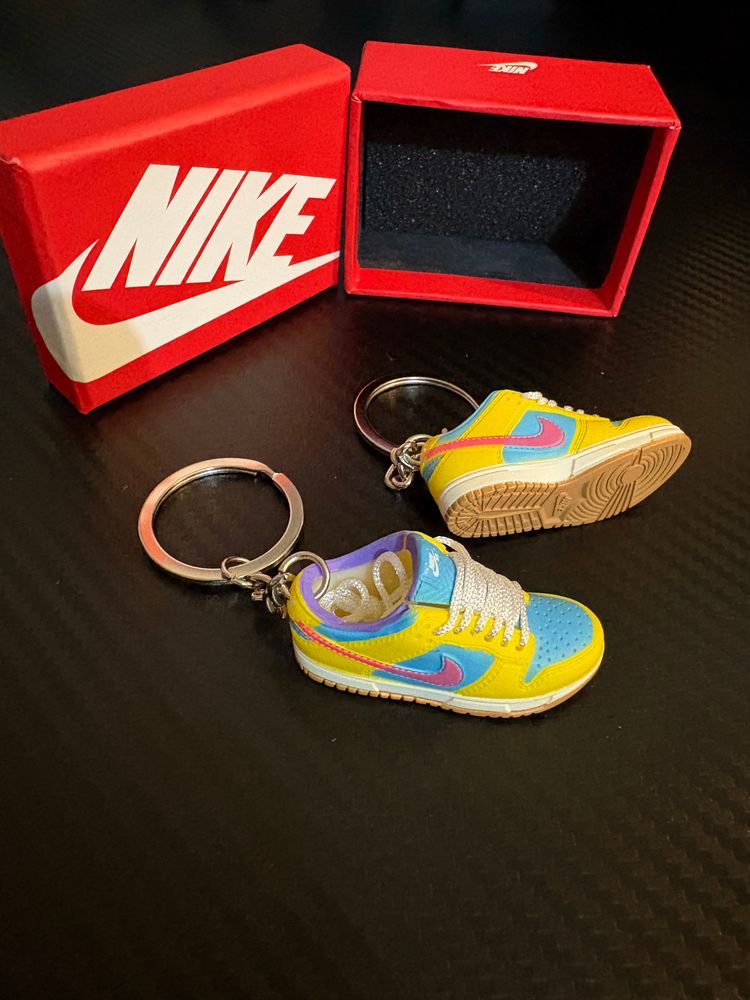 Nike low dunks Sneaker Keychains including pair and box image 1