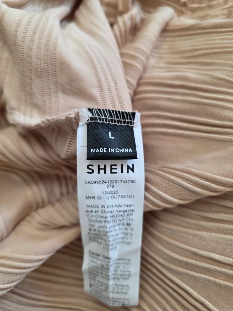 🐚 Shein Beige Textured Wave Plissé Tie-Front Crop Top & Shorts Co-Ord Set (Size L / UK 12-14) imagen 9