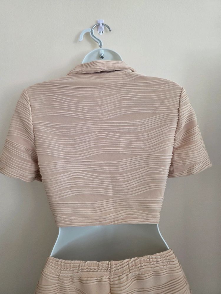 🐚 Shein Beige Textured Wave Plissé Tie-Front Crop Top & Shorts Co-Ord Set (Size L / UK 12-14) imagen 5