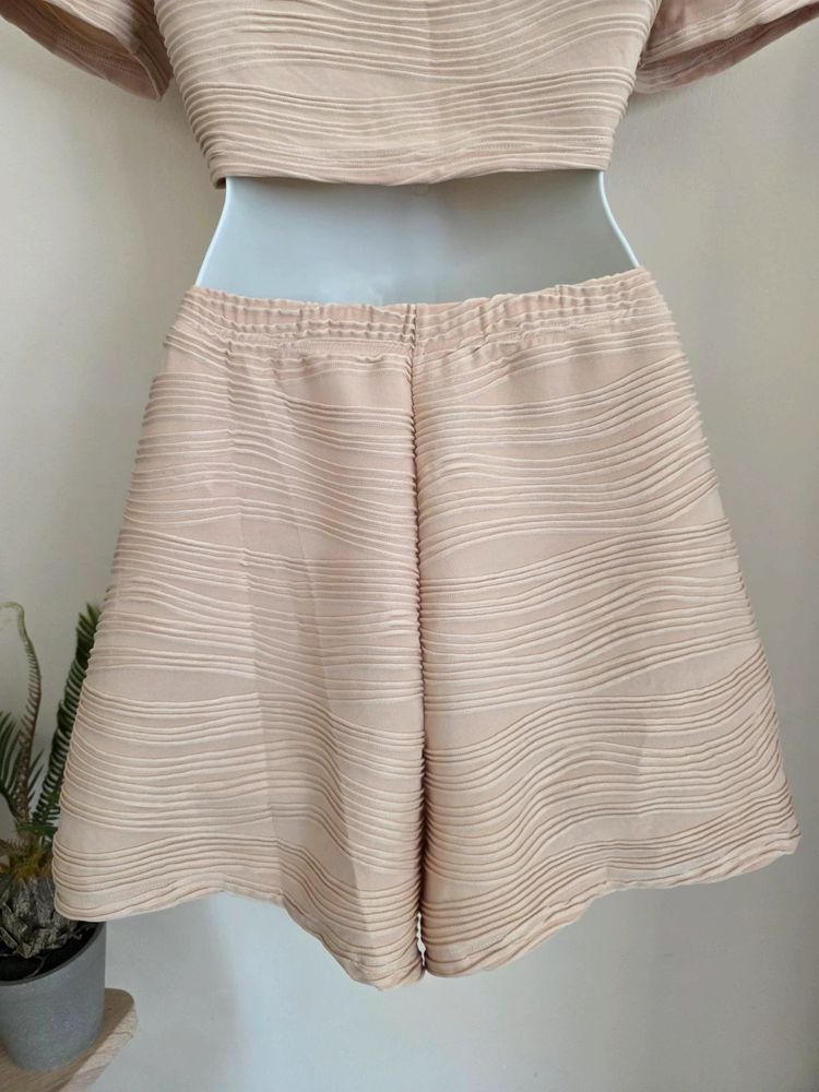 🐚 Shein Beige Textured Wave Plissé Tie-Front Crop Top & Shorts Co-Ord Set (Size L / UK 12-14) imagen 6