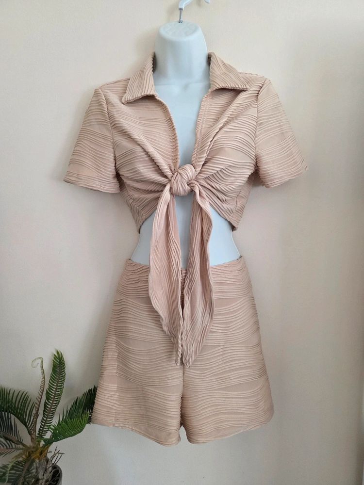 🐚 Shein Beige Textured Wave Plissé Tie-Front Crop Top & Shorts Co-Ord Set (Size L / UK 12-14) imagen 1