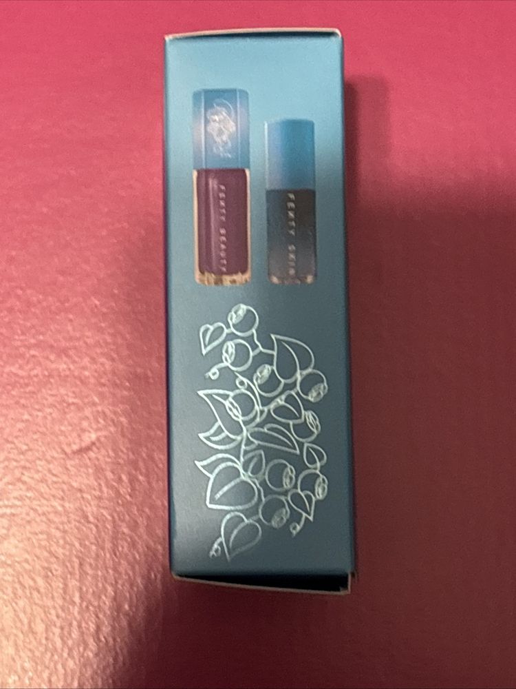 Fenty x Smurfs SMURFETTE SMOOCHES Gloss Bomb, Treatz Lip Oil, & Keychain Holder imagen 4