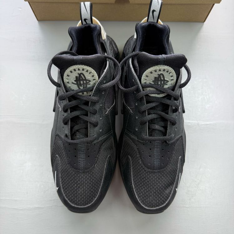 Nike Air Huarache UK 8 Black Metallic Silver Mini Swoosh Trainers DX8968-001 obraz 7