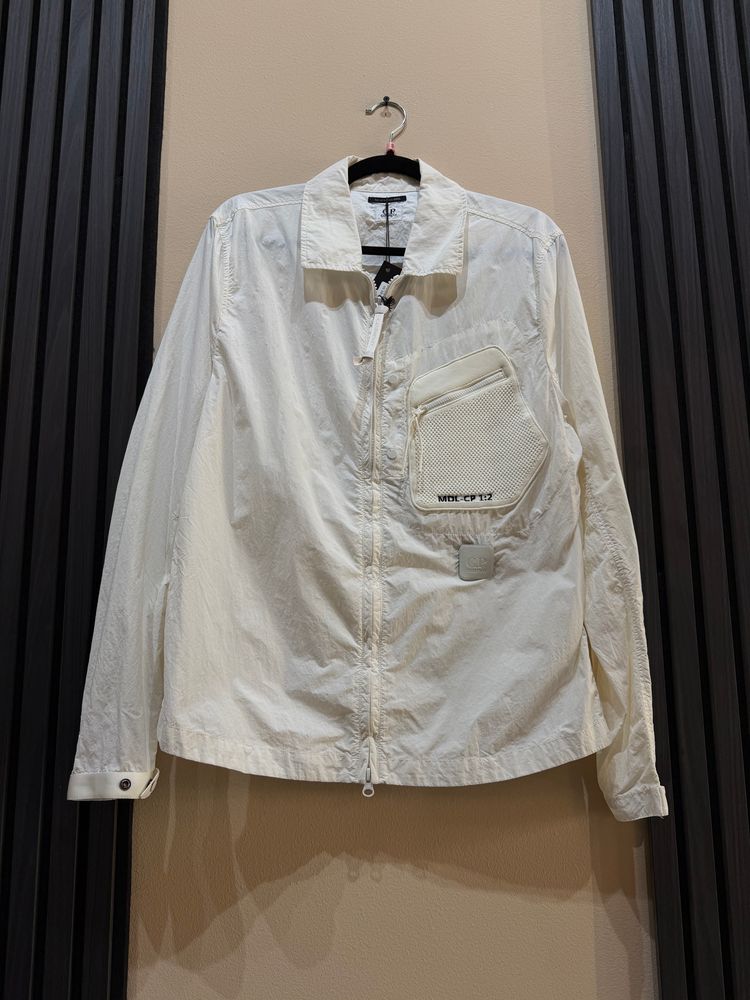 White Long Sleeve Jacket With Zippered Pocket