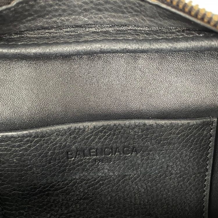 Pre-Loved Balenciaga Leather Everyday Camera Small Shoulder Bag imagen 8