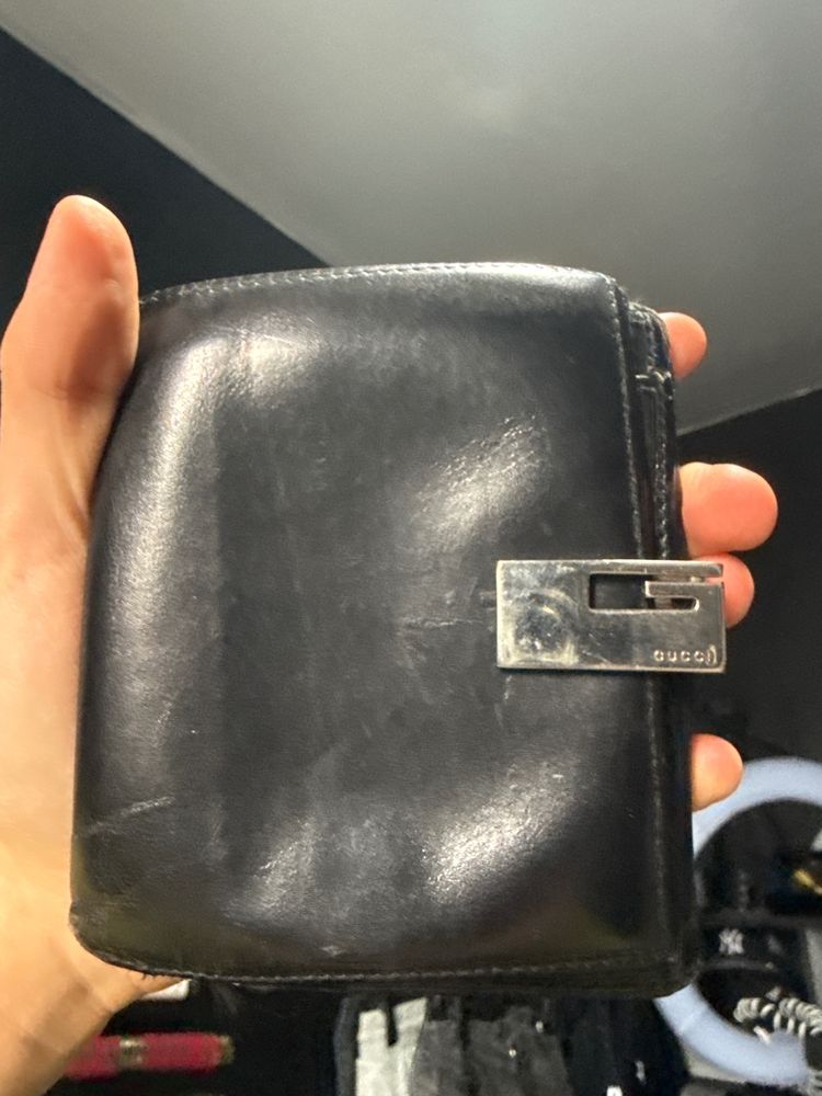 Black Gucci Leather Wallet With Metal Clasp