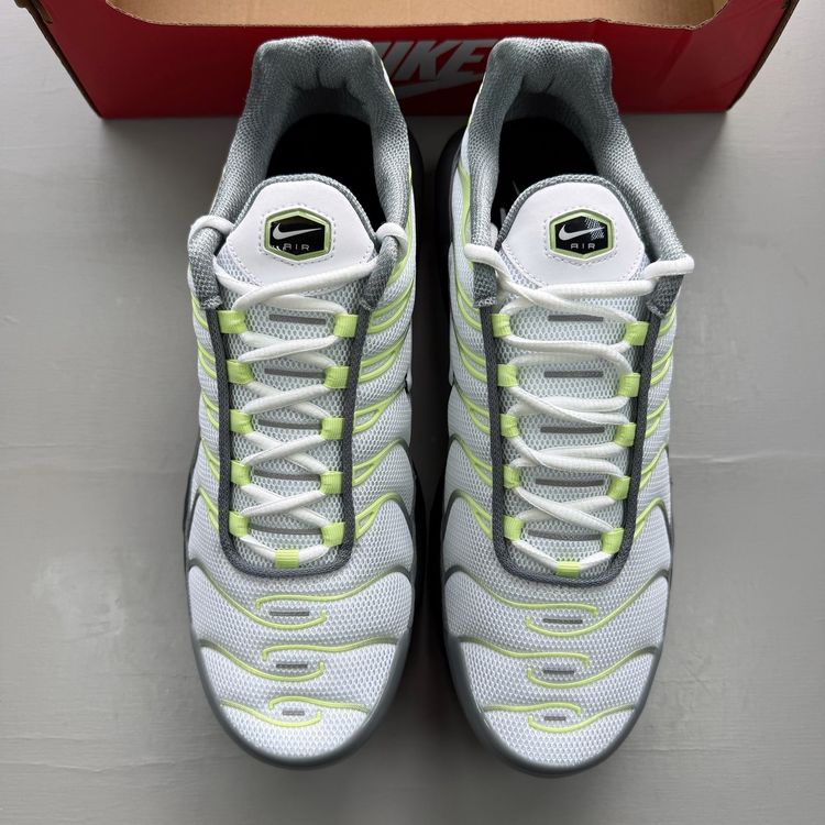 Immagine di Nike Air Max Plus TN Size UK 9 Cool Grey White Liquid Lime Trainers IR1999-065 8