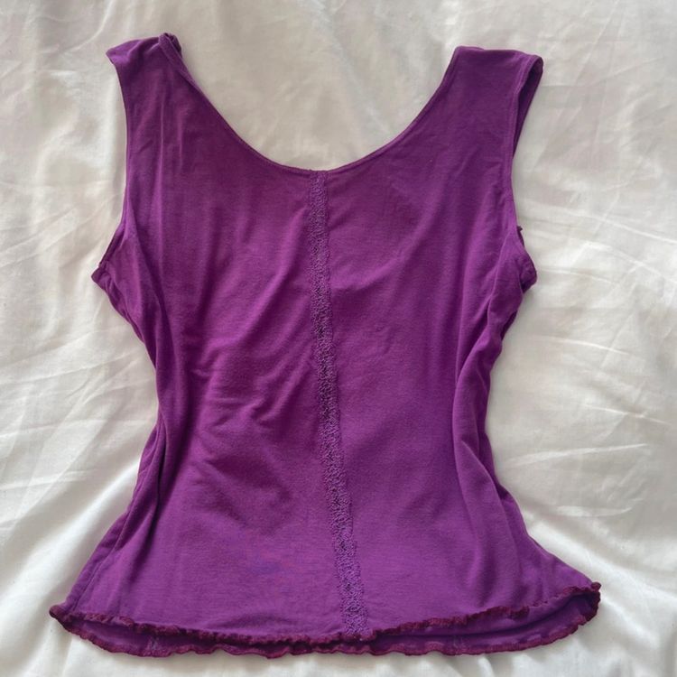 Purple Sleeveless Top With Lace And Bow Detail imagen 3