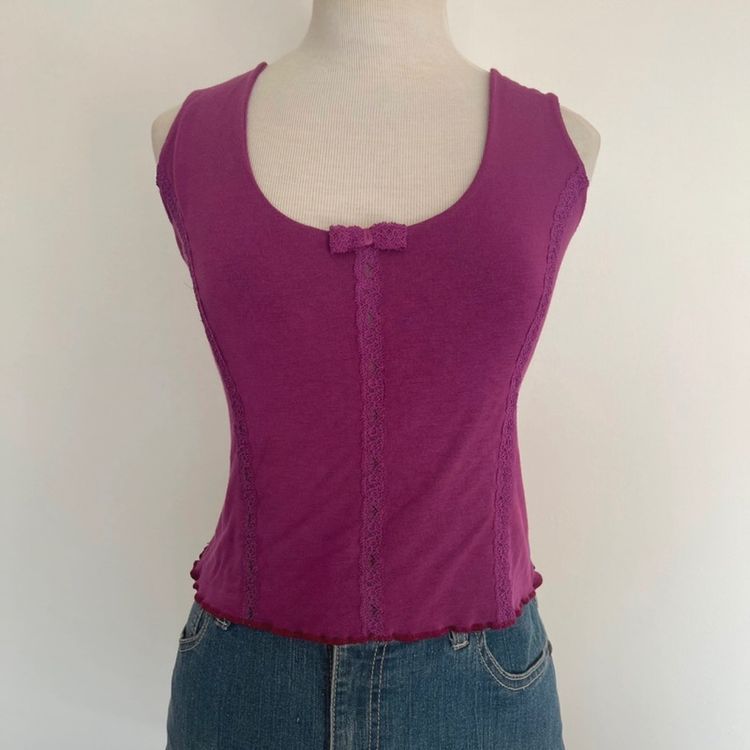 Purple Sleeveless Top With Lace And Bow Detail imagen 2